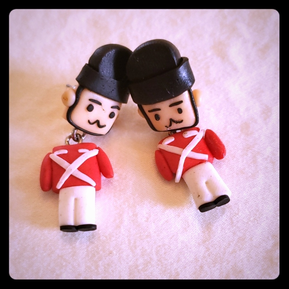 Queens Bobbie earrings
